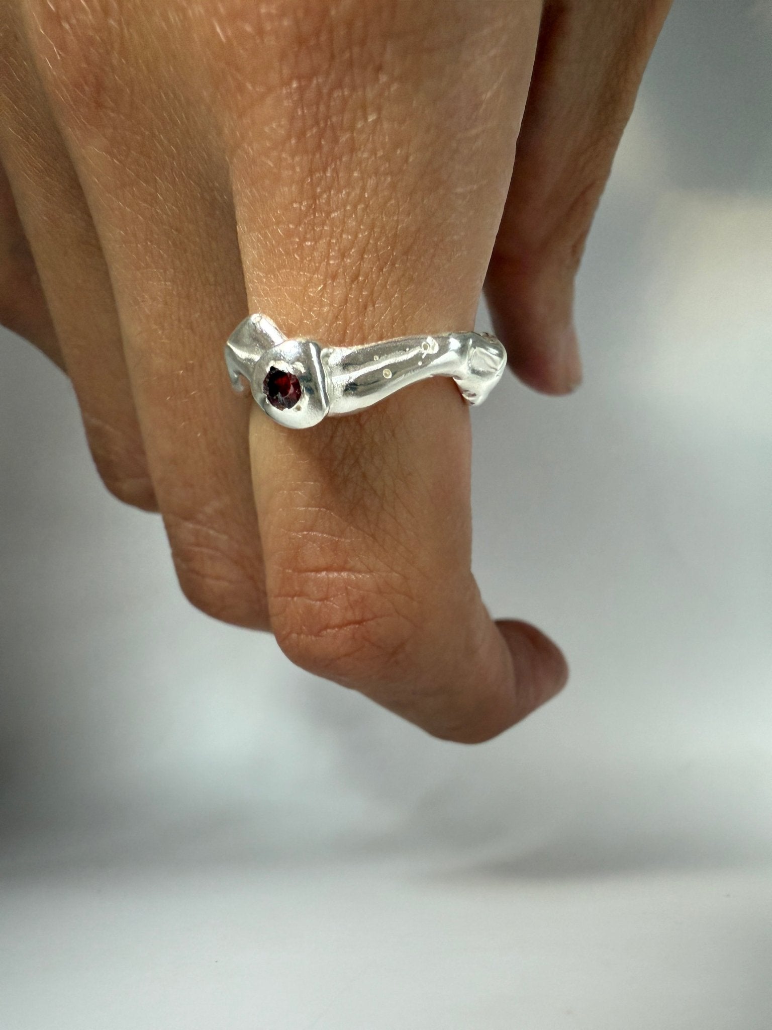 Ruby Metamorphosis Ring - Épta