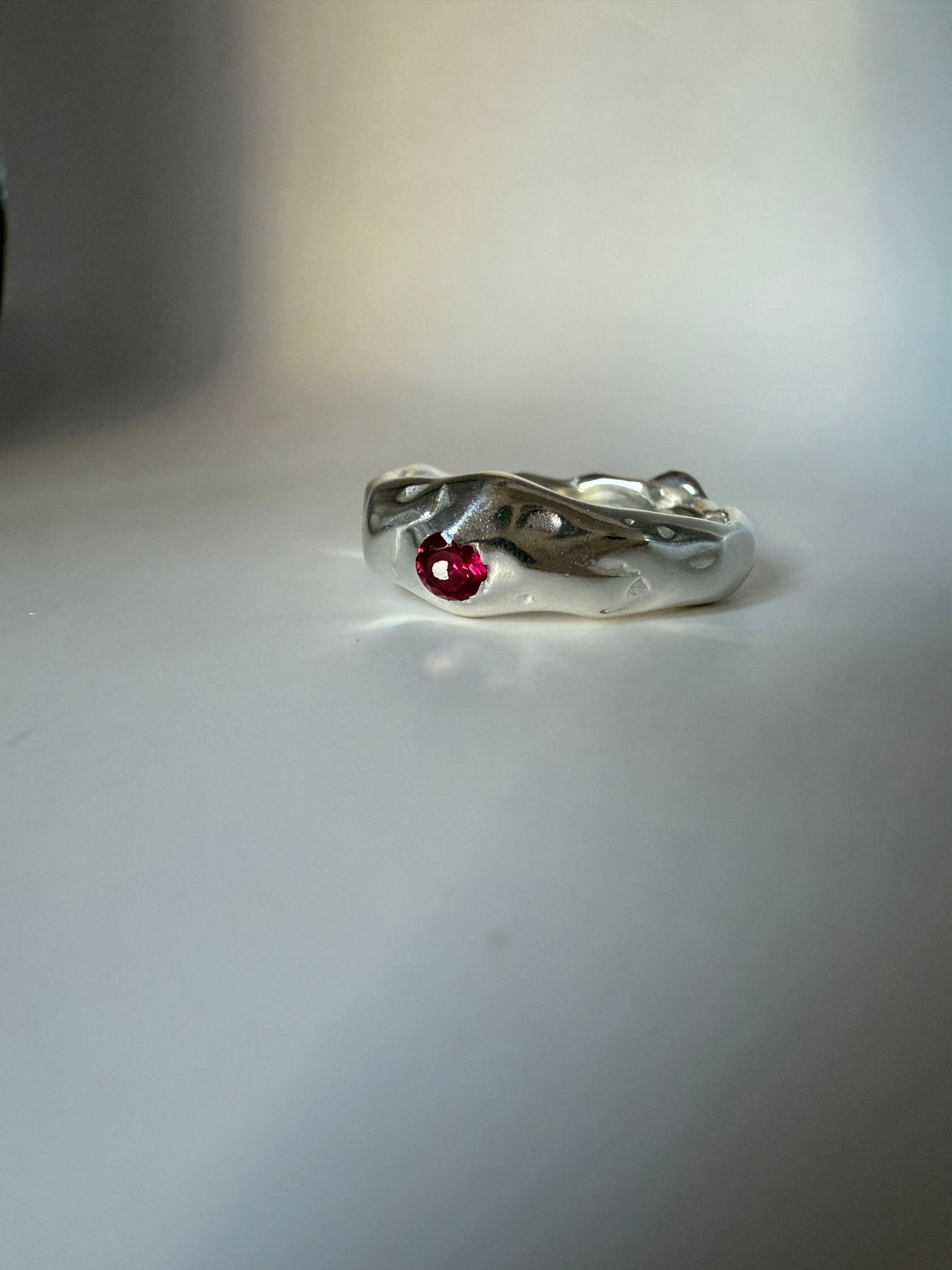 Ruby Eyes Ring - Épta