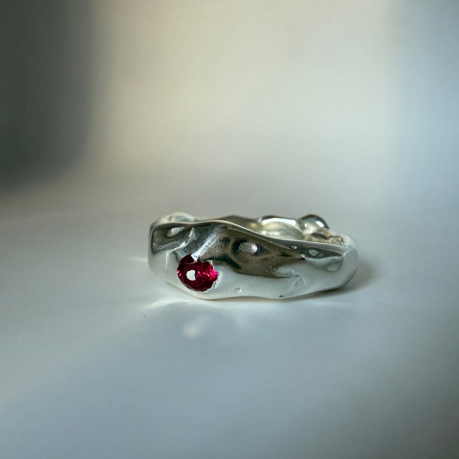 Ruby Eyes Ring - Épta