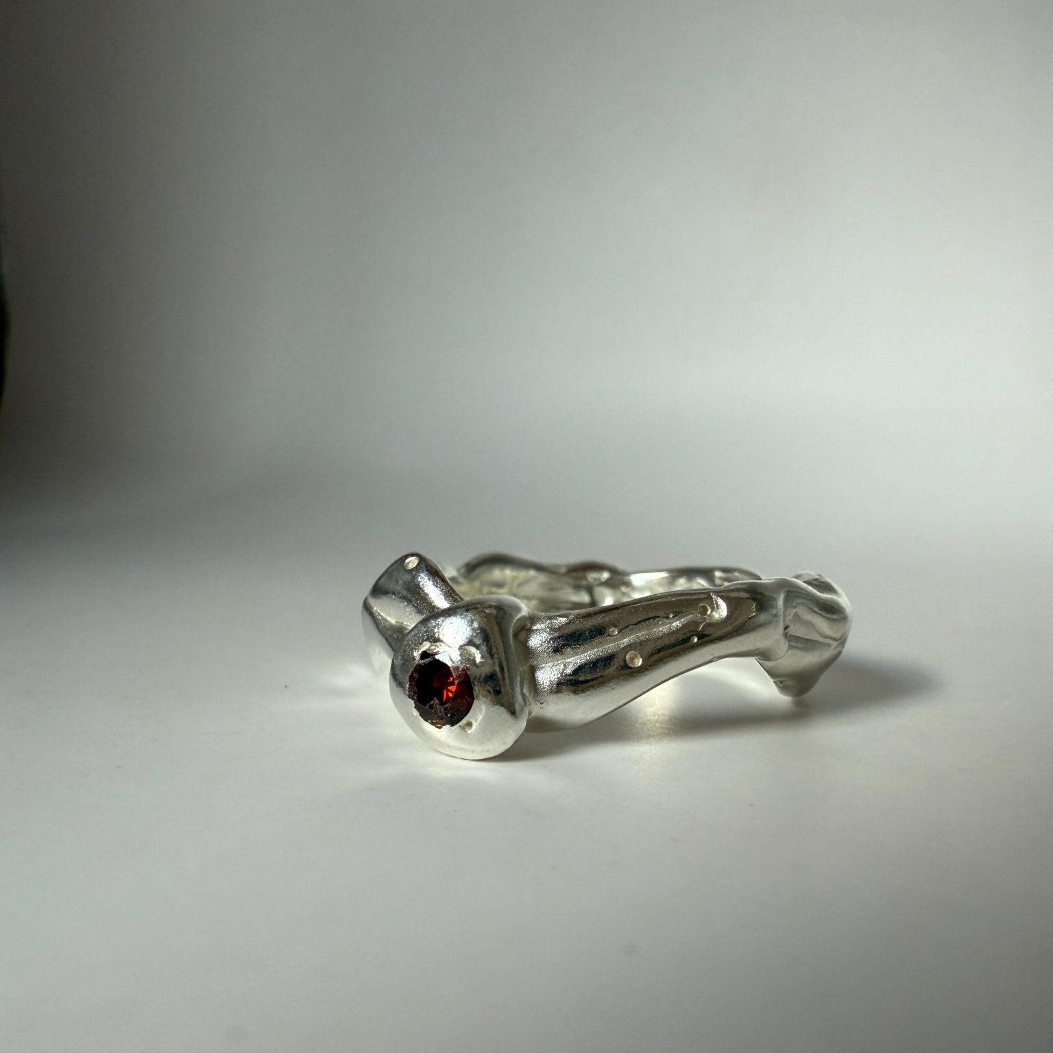 Ruby Metamorphosis Ring - Épta