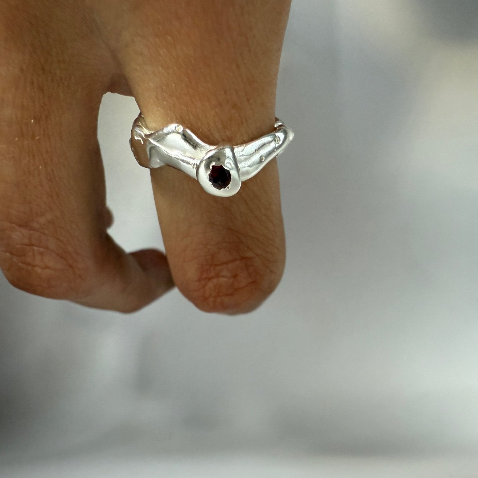 Ruby Metamorphosis Ring - Épta