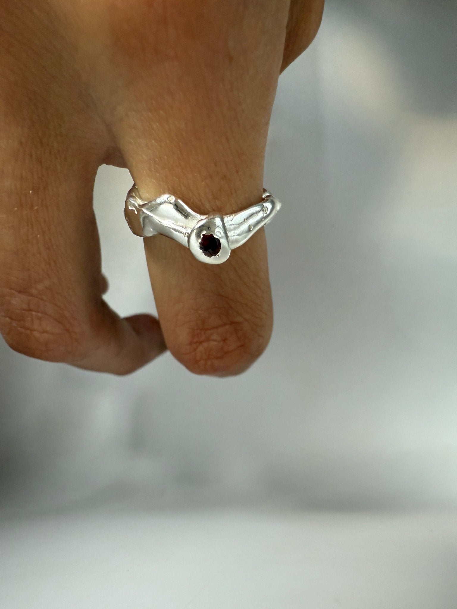 Ruby Metamorphosis Ring - Épta